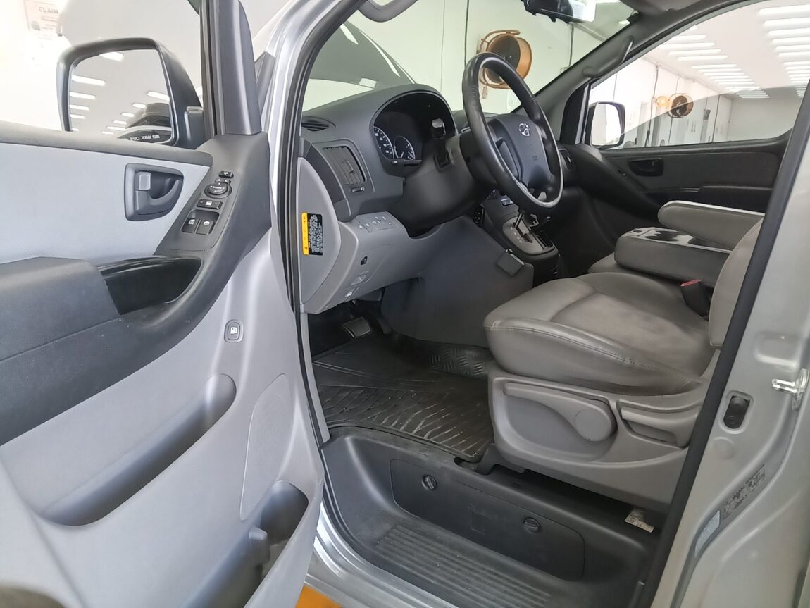HYUNDAI THE NEW GRAND STAREX 12-SEATER DIESEL 4WD SMART 2019 - zdjęcie 10
