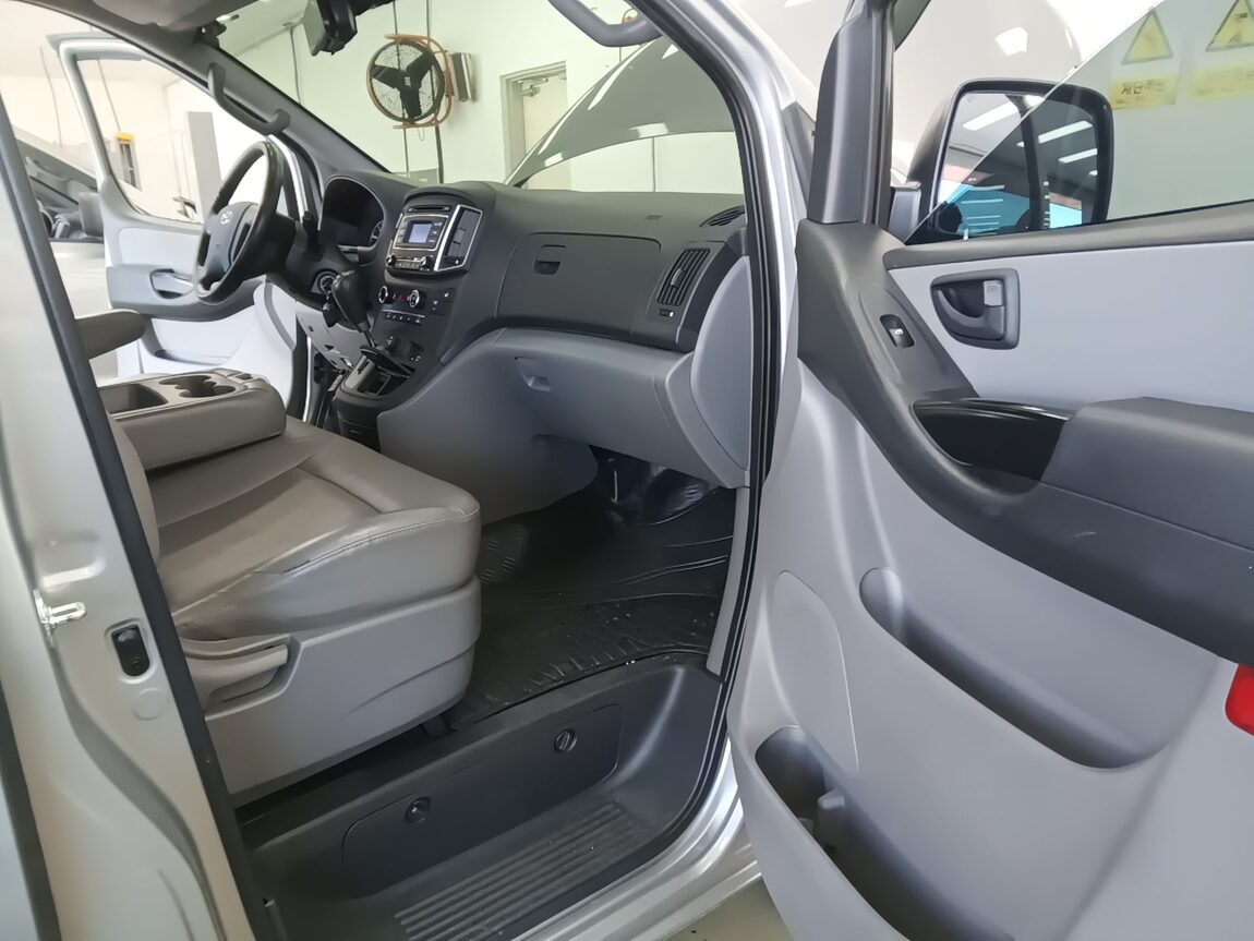 HYUNDAI THE NEW GRAND STAREX 12-SEATER DIESEL 4WD SMART 2019 - zdjęcie 14
