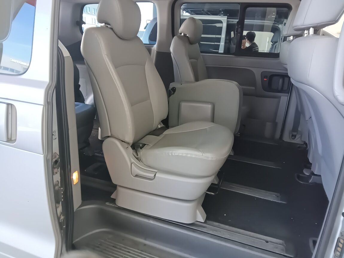 HYUNDAI THE NEW GRAND STAREX 12-SEATER DIESEL 4WD SMART 2019 - zdjęcie 13