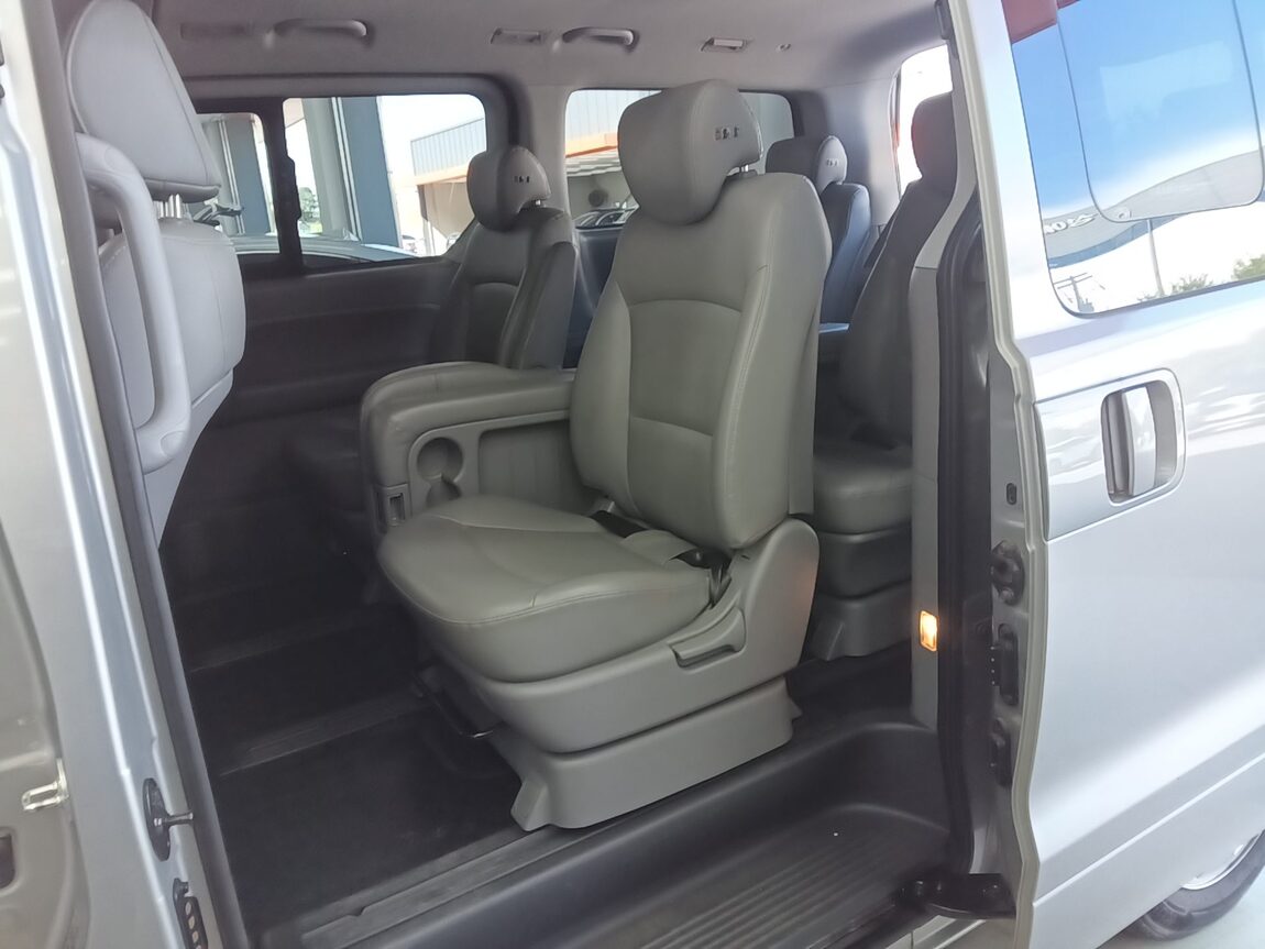 HYUNDAI THE NEW GRAND STAREX 12-SEATER DIESEL 4WD SMART 2019 - zdjęcie 12