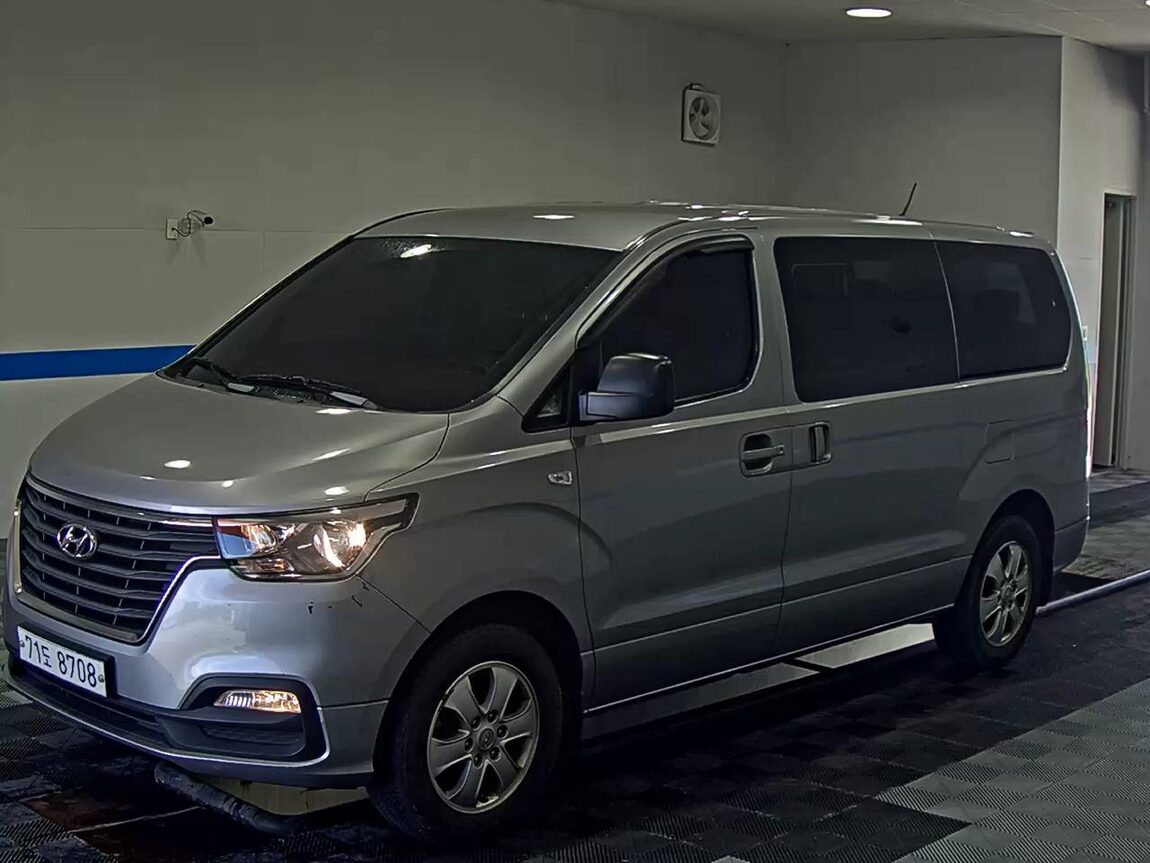 HYUNDAI THE NEW GRAND STAREX 12-SEATER DIESEL 4WD SMART 2019 - zdjęcie 2