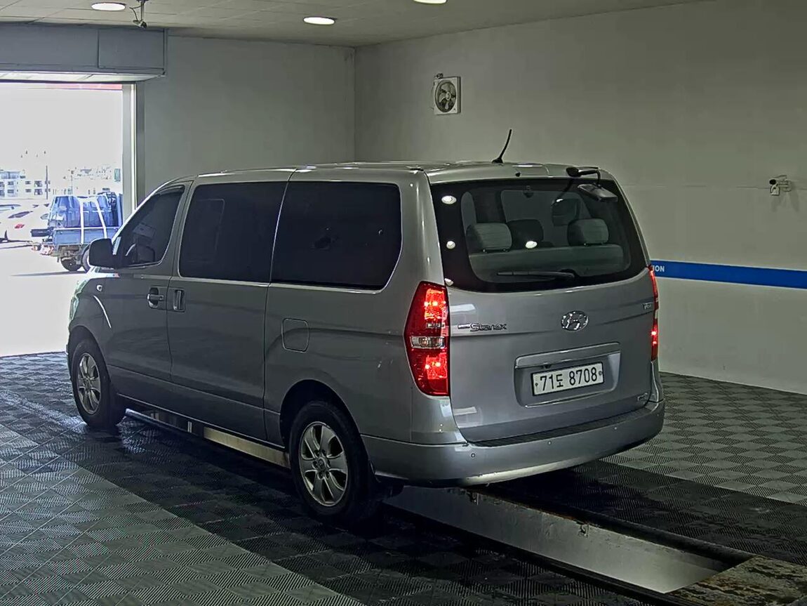 HYUNDAI THE NEW GRAND STAREX 12-SEATER DIESEL 4WD SMART 2019 - zdjęcie 6