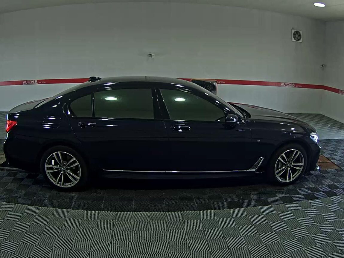 BMW 7 SERIES (6TH GEN) 740Li xDrive M SPORT PACK 2017 - zdjęcie 4
