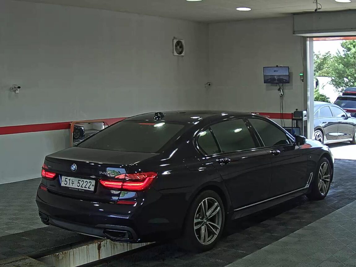BMW 7 SERIES (6TH GEN) 740Li xDrive M SPORT PACK 2017 - zdjęcie 5