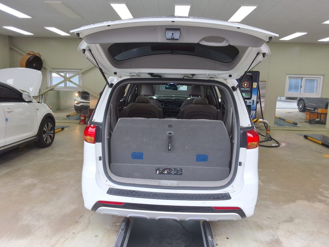 KIA ALL NEW CARNIVAL 9-SEATER DIESEL PRESTIGE 2017 - zdjęcie 15