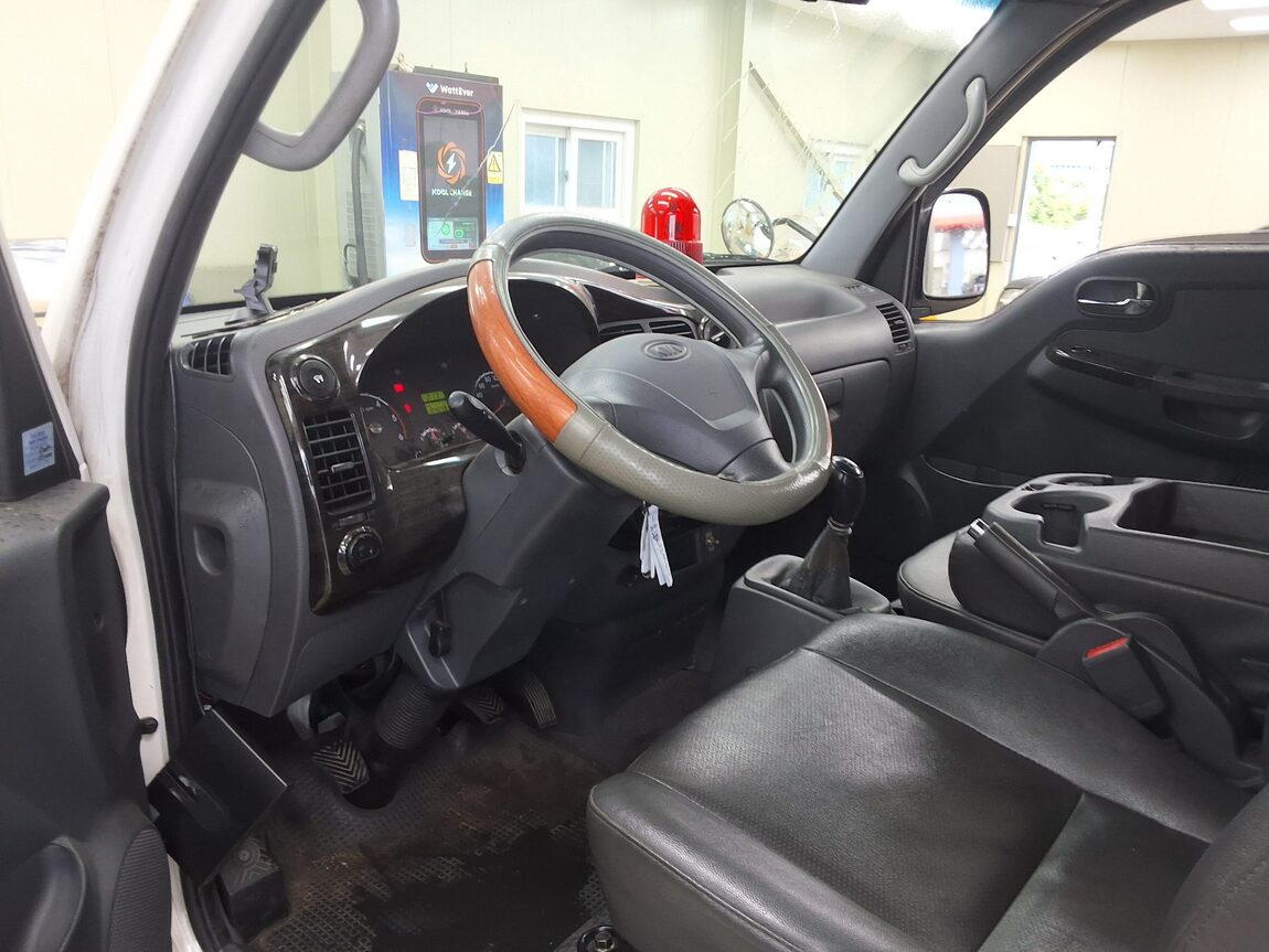 KIA BONGO III CARGO WING BODY 1.2 TON 2011 - zdjęcie 10