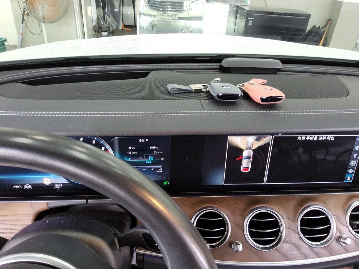 MERCEDES-BENZ E-CLASS (5TH GEN) E300 4MATIC EXCLUSIVE 2020 - zdjęcie 18