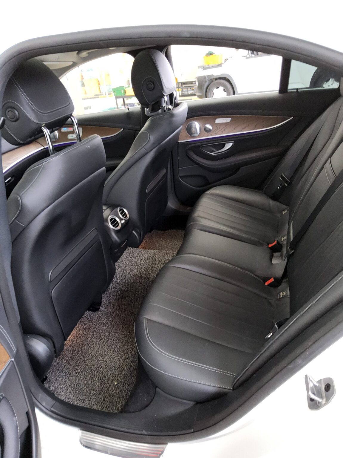 MERCEDES-BENZ E-CLASS (5TH GEN) E300 4MATIC EXCLUSIVE 2020 - zdjęcie 12