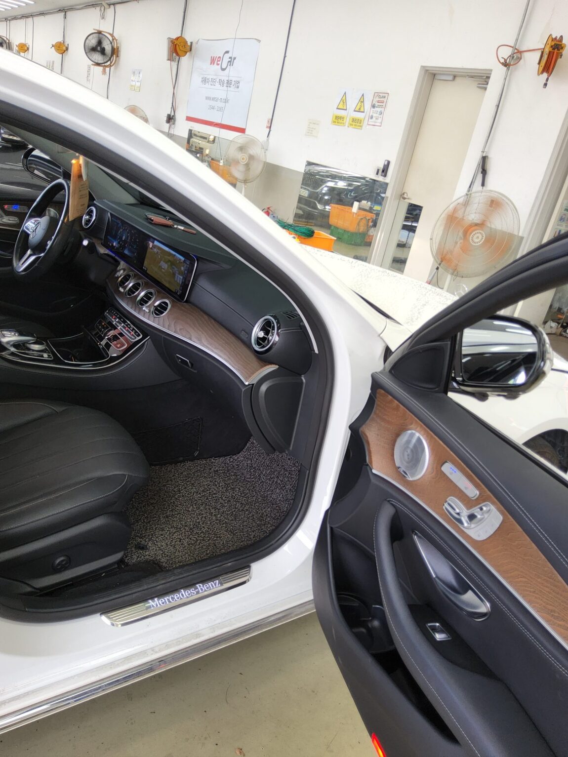 MERCEDES-BENZ E-CLASS (5TH GEN) E300 4MATIC EXCLUSIVE 2020 - zdjęcie 14