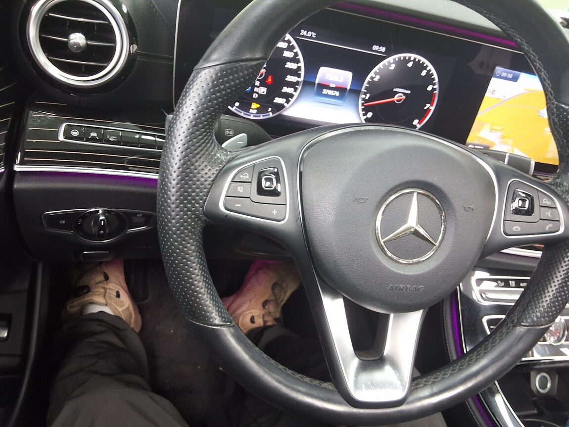 MERCEDES-BENZ E-CLASS (5TH GEN) E400 4MATIC EXCLUSIVE 2018 - zdjęcie 23