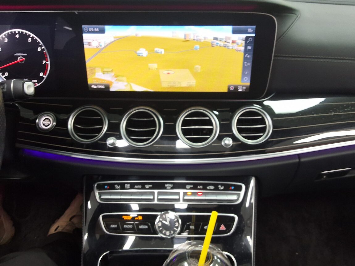 MERCEDES-BENZ E-CLASS (5TH GEN) E400 4MATIC EXCLUSIVE 2018 - zdjęcie 24