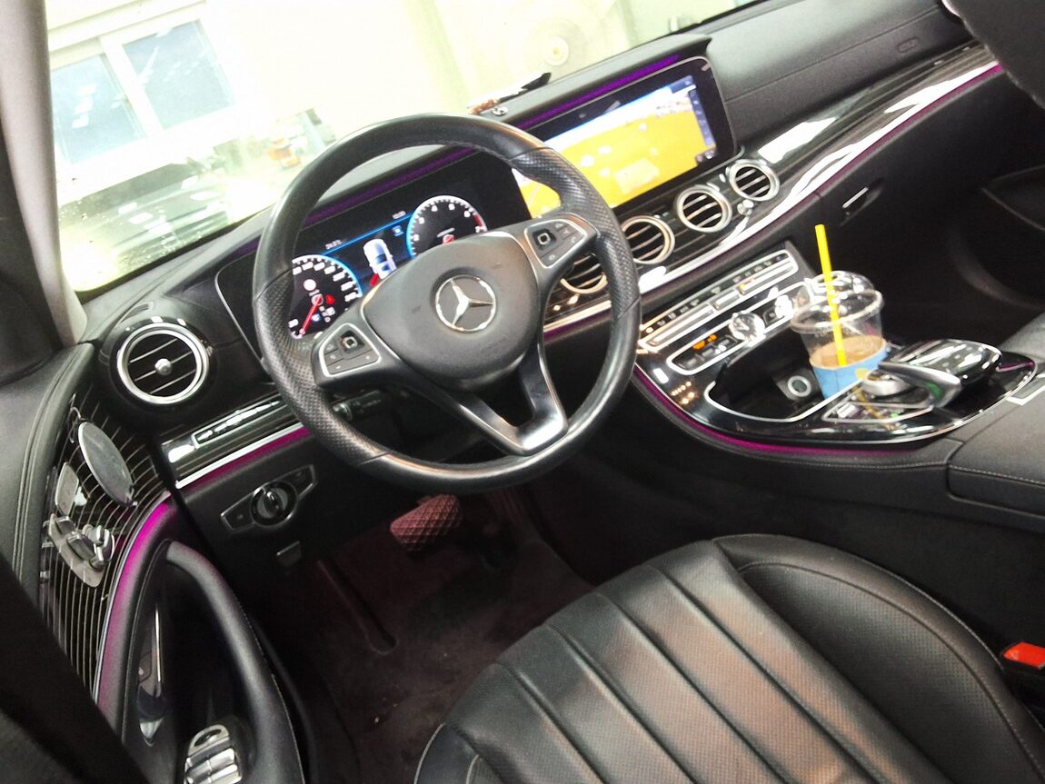 MERCEDES-BENZ E-CLASS (5TH GEN) E400 4MATIC EXCLUSIVE 2018 - zdjęcie 12