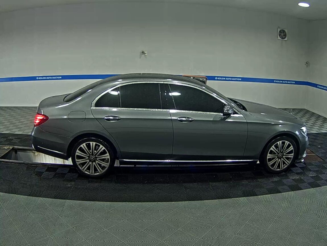 MERCEDES-BENZ E-CLASS (5TH GEN) E400 4MATIC EXCLUSIVE 2018 - zdjęcie 4