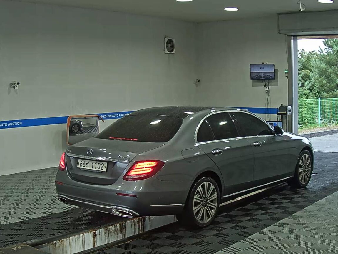 MERCEDES-BENZ E-CLASS (5TH GEN) E400 4MATIC EXCLUSIVE 2018 - zdjęcie 5