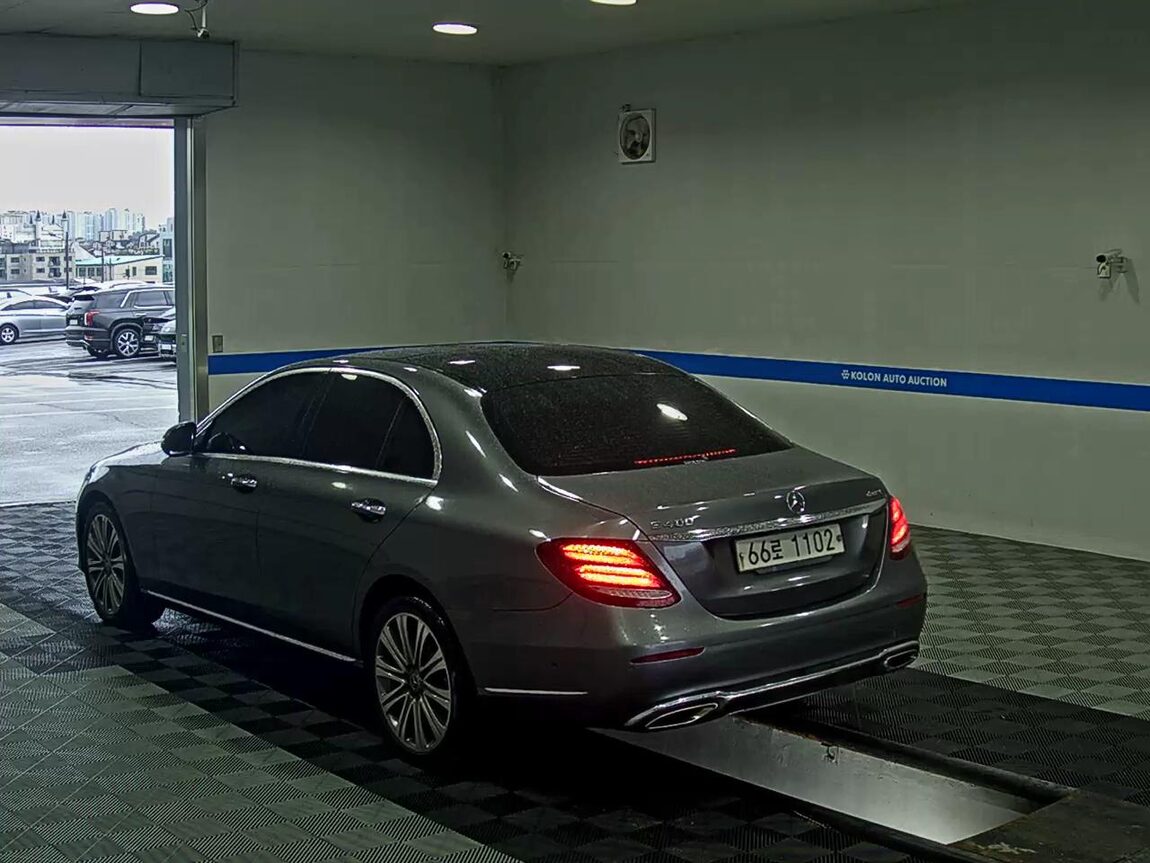 MERCEDES-BENZ E-CLASS (5TH GEN) E400 4MATIC EXCLUSIVE 2018 - zdjęcie 6