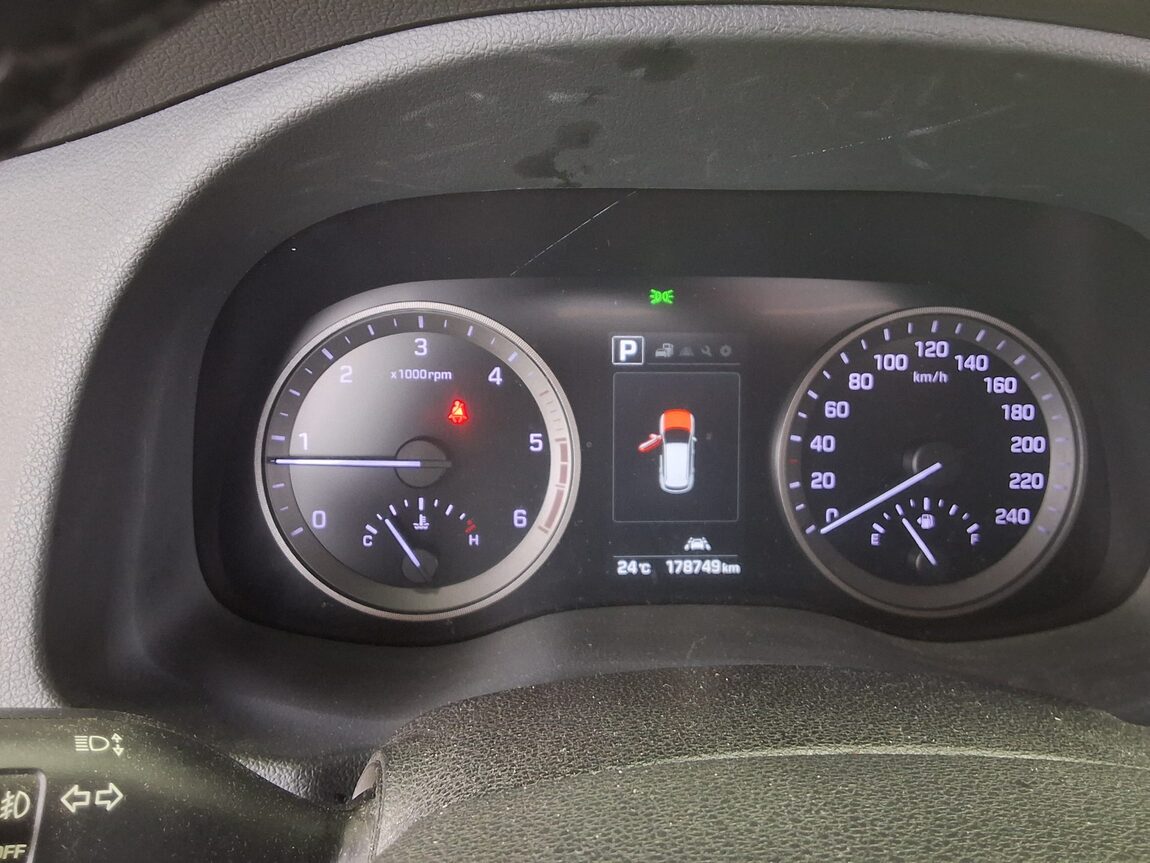 HYUNDAI ALL NEW TUCSON DIESEL 1.7 2WD PREMIUM 2017 - zdjęcie 9