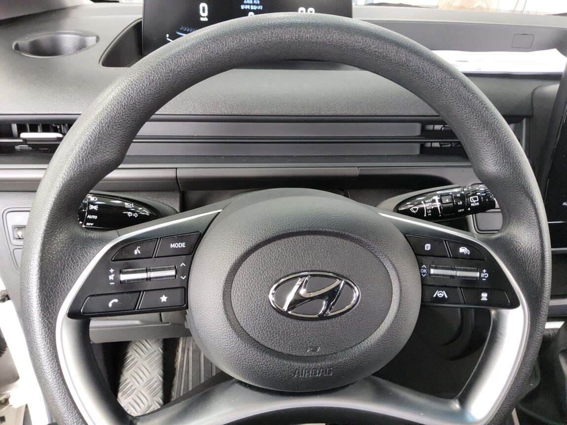 HYUNDAI STARIA 2.2 DIESEL TOURER 11-SEATER 2WD SMART 2023 - zdjęcie 17