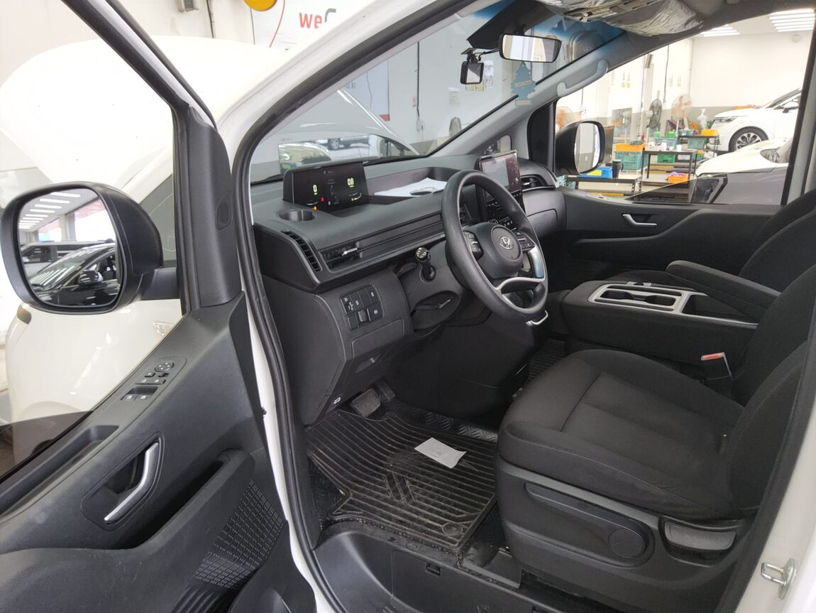 HYUNDAI STARIA 2.2 DIESEL TOURER 11-SEATER 2WD SMART 2023 - zdjęcie 10