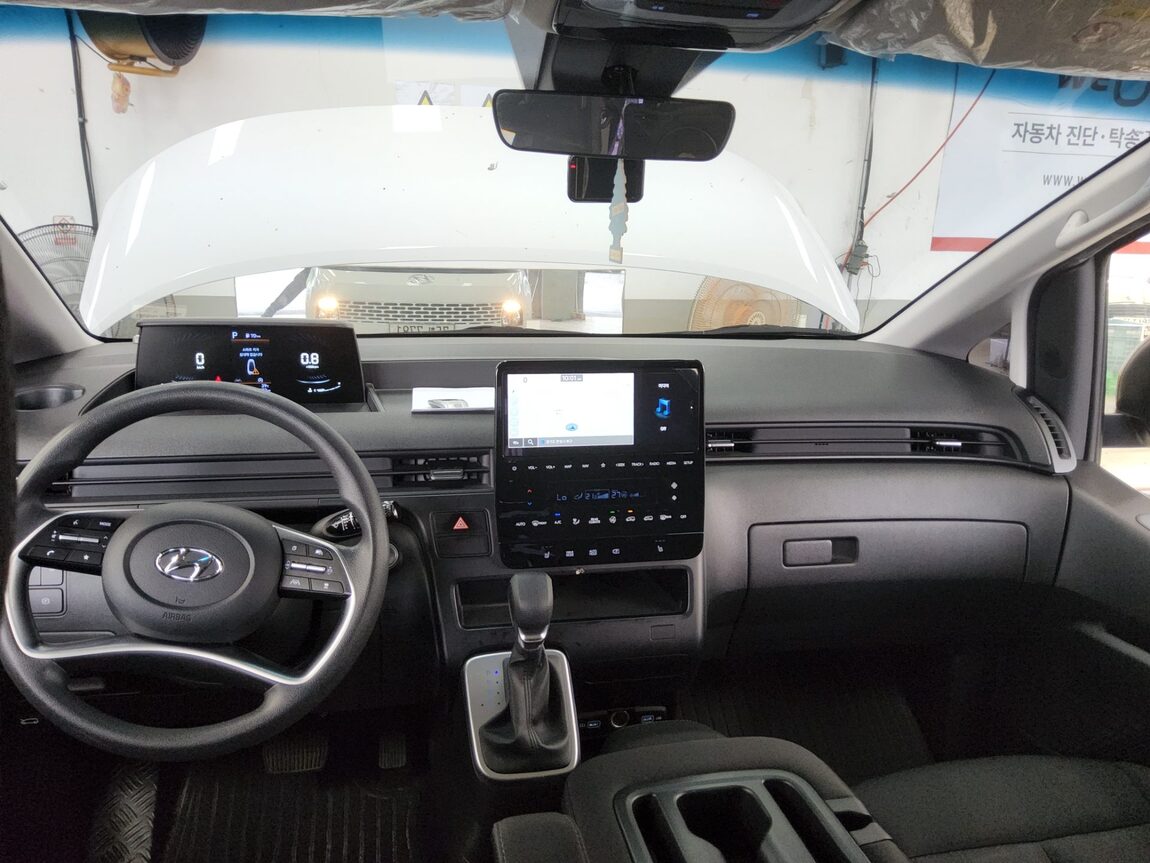 HYUNDAI STARIA 2.2 DIESEL TOURER 11-SEATER 2WD SMART 2023 - zdjęcie 11