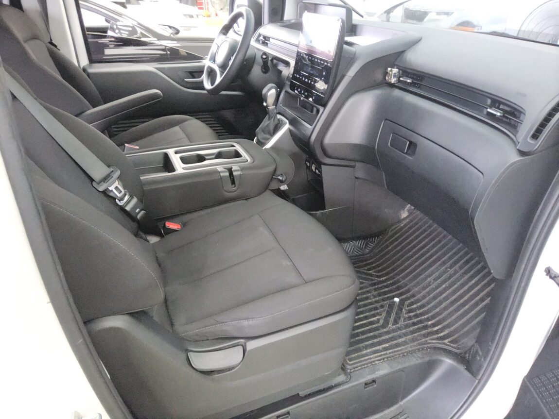 HYUNDAI STARIA 2.2 DIESEL TOURER 11-SEATER 2WD SMART 2023 - zdjęcie 13
