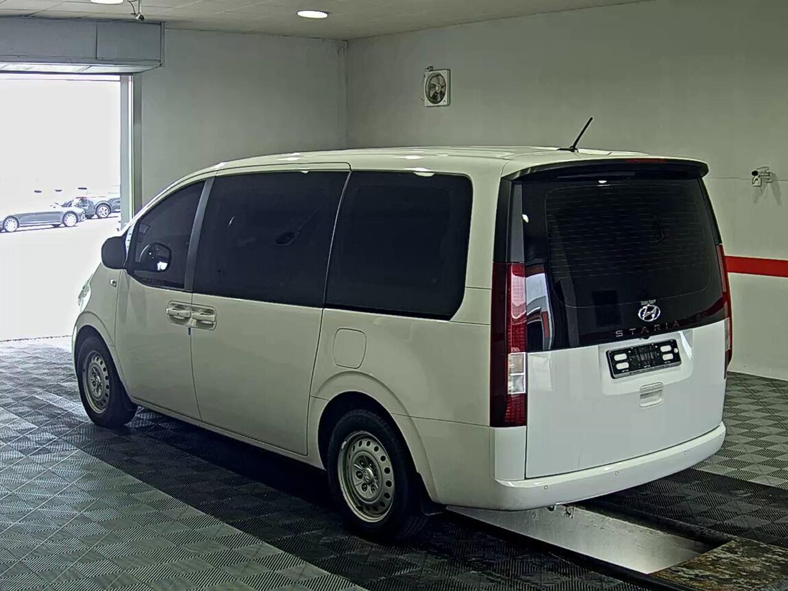 HYUNDAI STARIA 2.2 DIESEL TOURER 11-SEATER 2WD SMART 2023 - zdjęcie 6