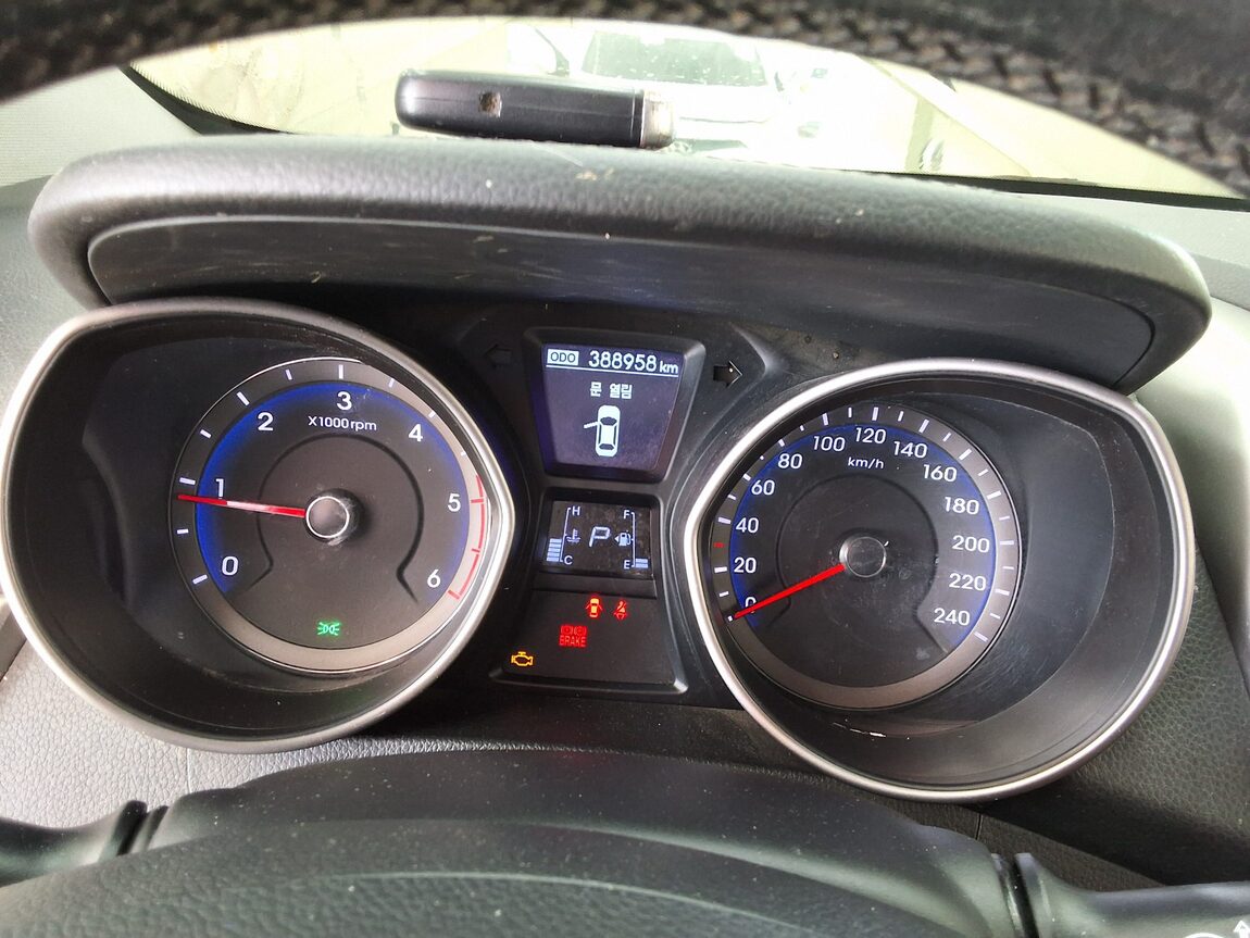 HYUNDAI NEW i30 1.6 VGT UNIQUE 2012 - zdjęcie 10