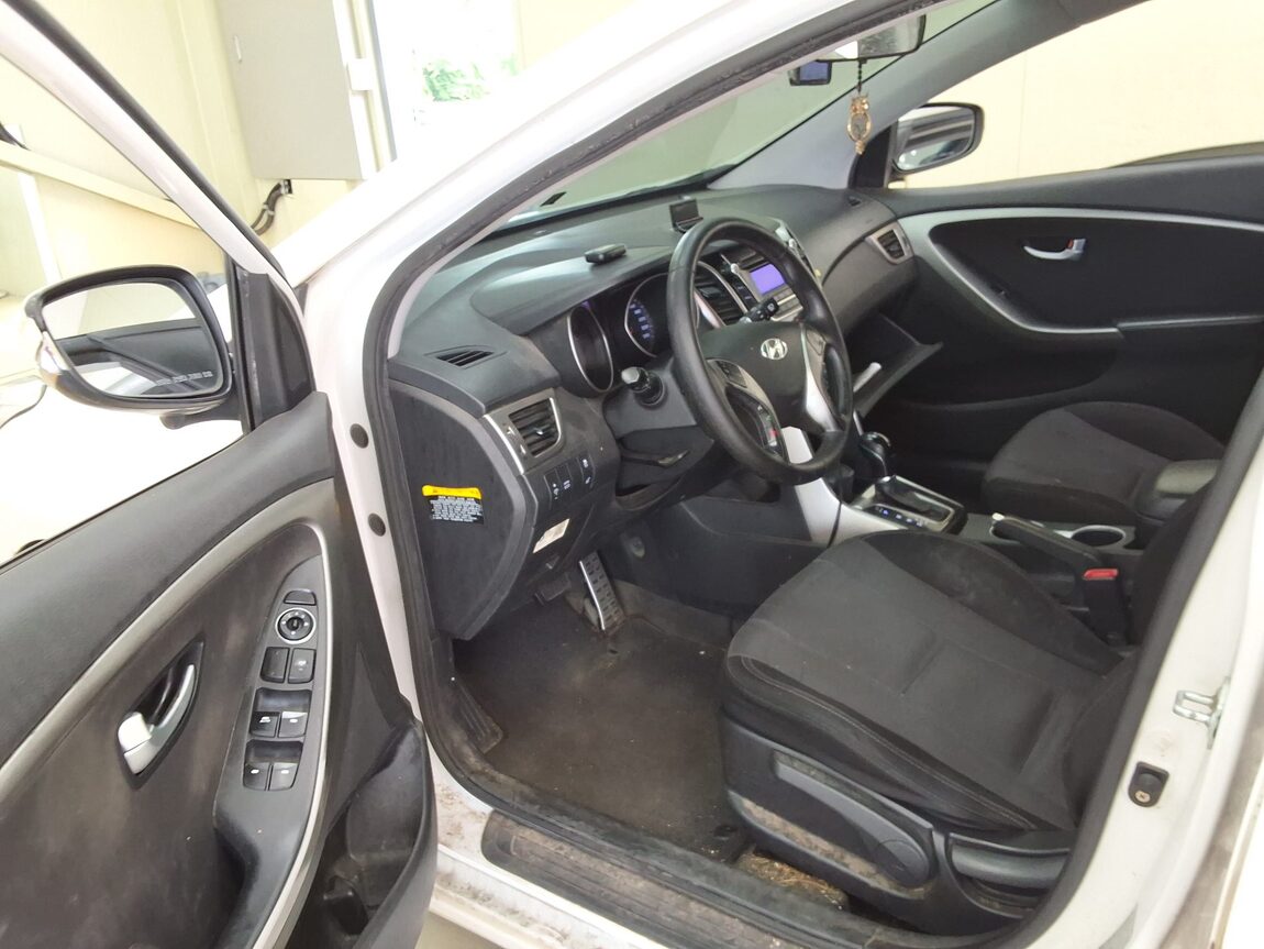 HYUNDAI NEW i30 1.6 VGT UNIQUE 2012 - zdjęcie 11
