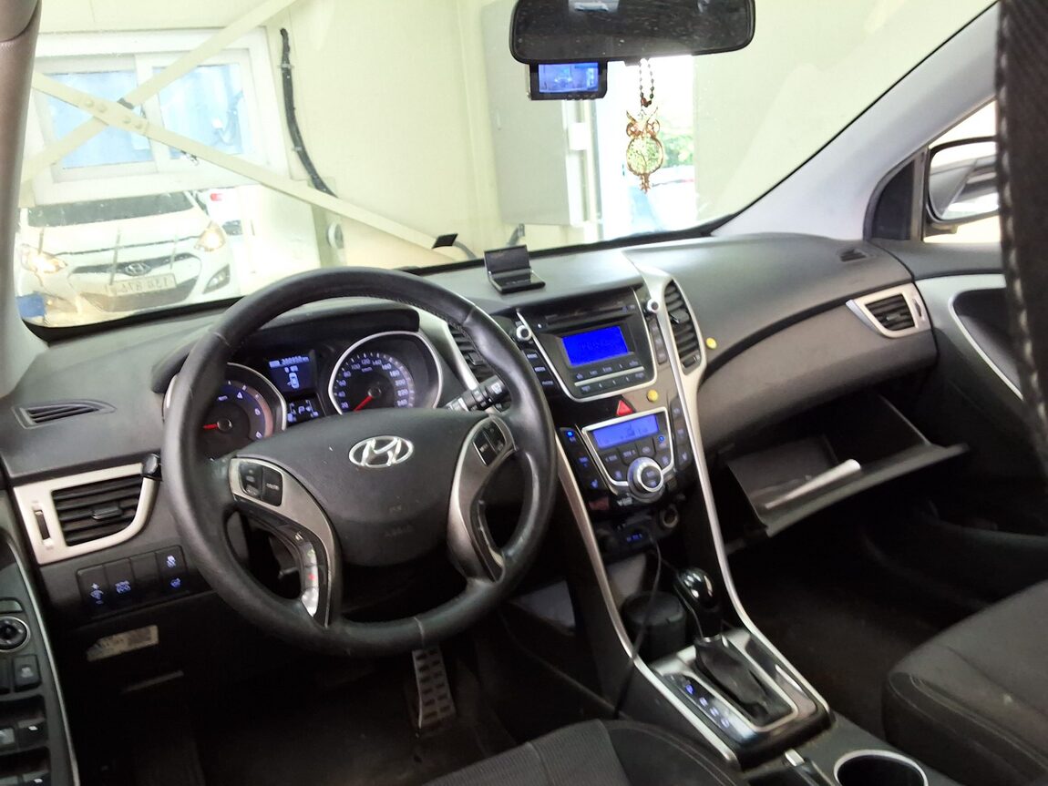 HYUNDAI NEW i30 1.6 VGT UNIQUE 2012 - zdjęcie 12