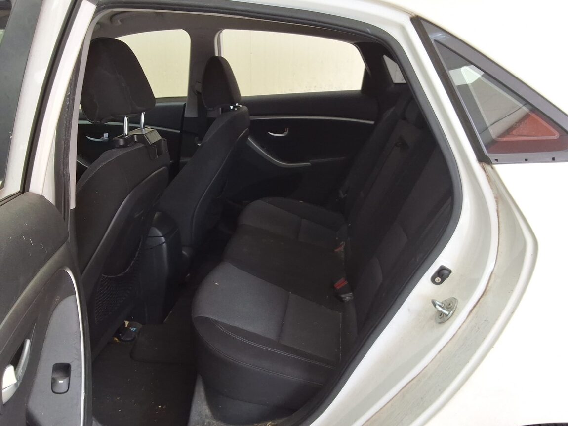 HYUNDAI NEW i30 1.6 VGT UNIQUE 2012 - zdjęcie 13
