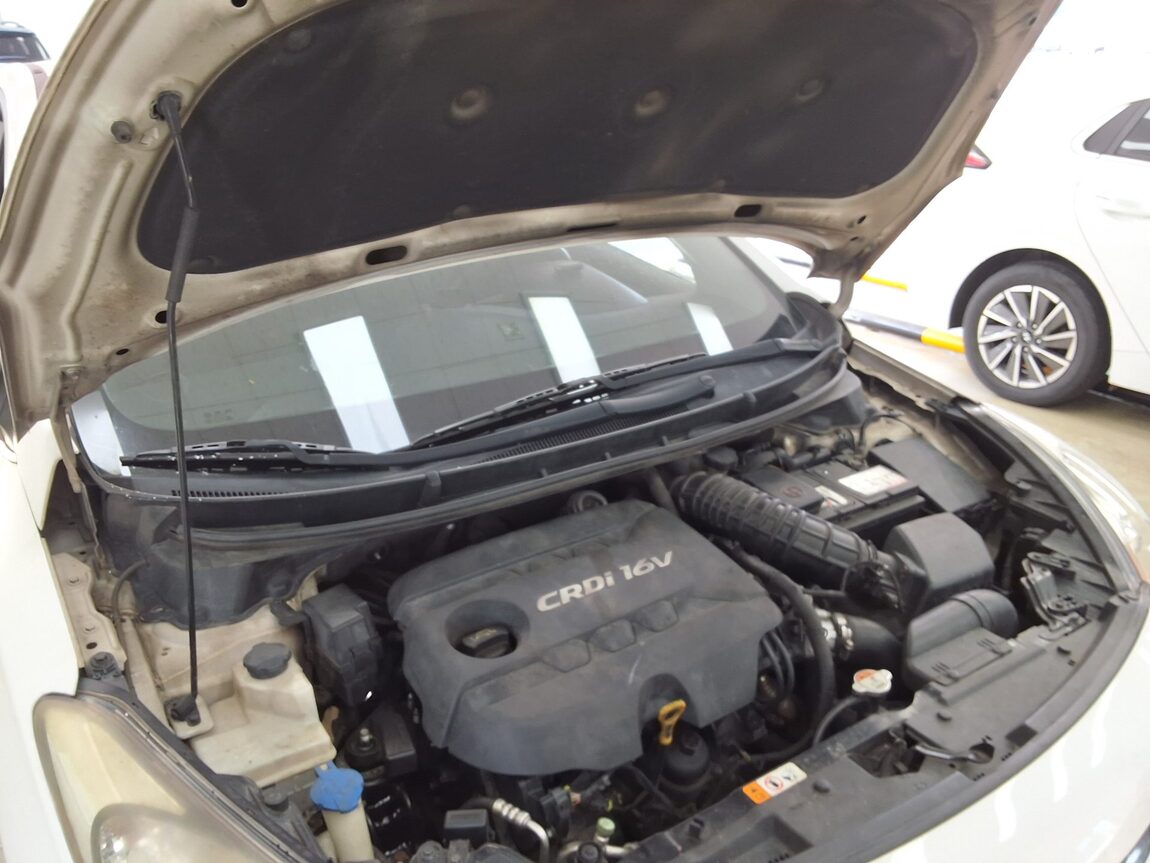 HYUNDAI NEW i30 1.6 VGT UNIQUE 2012 - zdjęcie 18