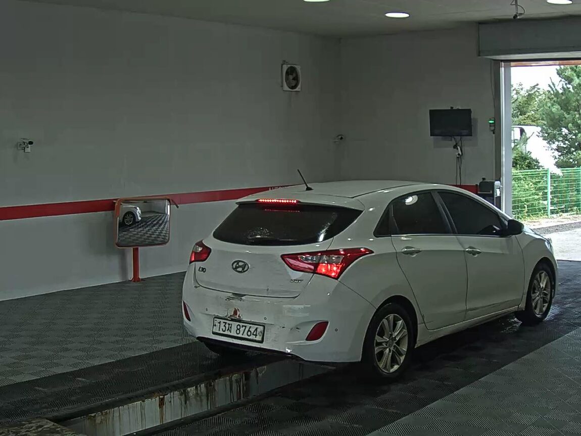 HYUNDAI NEW i30 1.6 VGT UNIQUE 2012 - zdjęcie 5