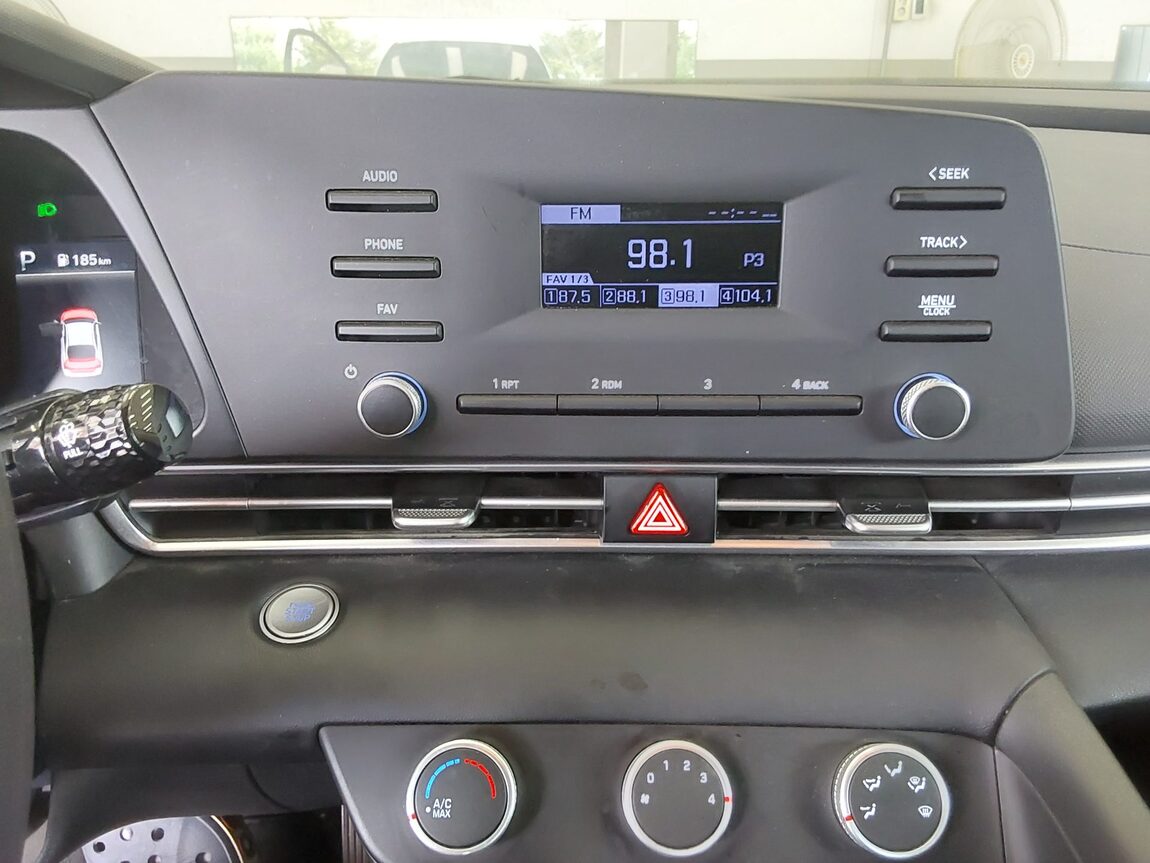 HYUNDAI AVANTE (CN7) 1.6 GASOLINE SMART 2022 - zdjęcie 17