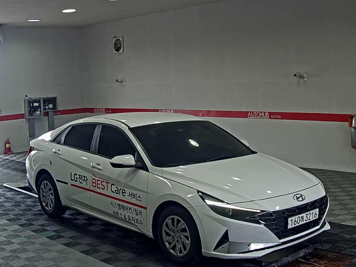 HYUNDAI AVANTE (CN7) 1.6 GASOLINE SMART 2022 - zdjęcie 3