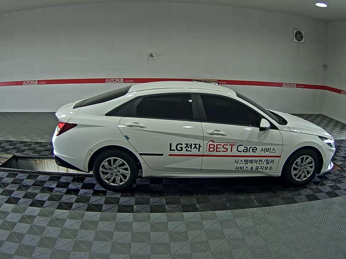 HYUNDAI AVANTE (CN7) 1.6 GASOLINE SMART 2022 - zdjęcie 4