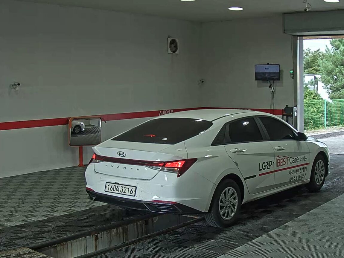 HYUNDAI AVANTE (CN7) 1.6 GASOLINE SMART 2022 - zdjęcie 5