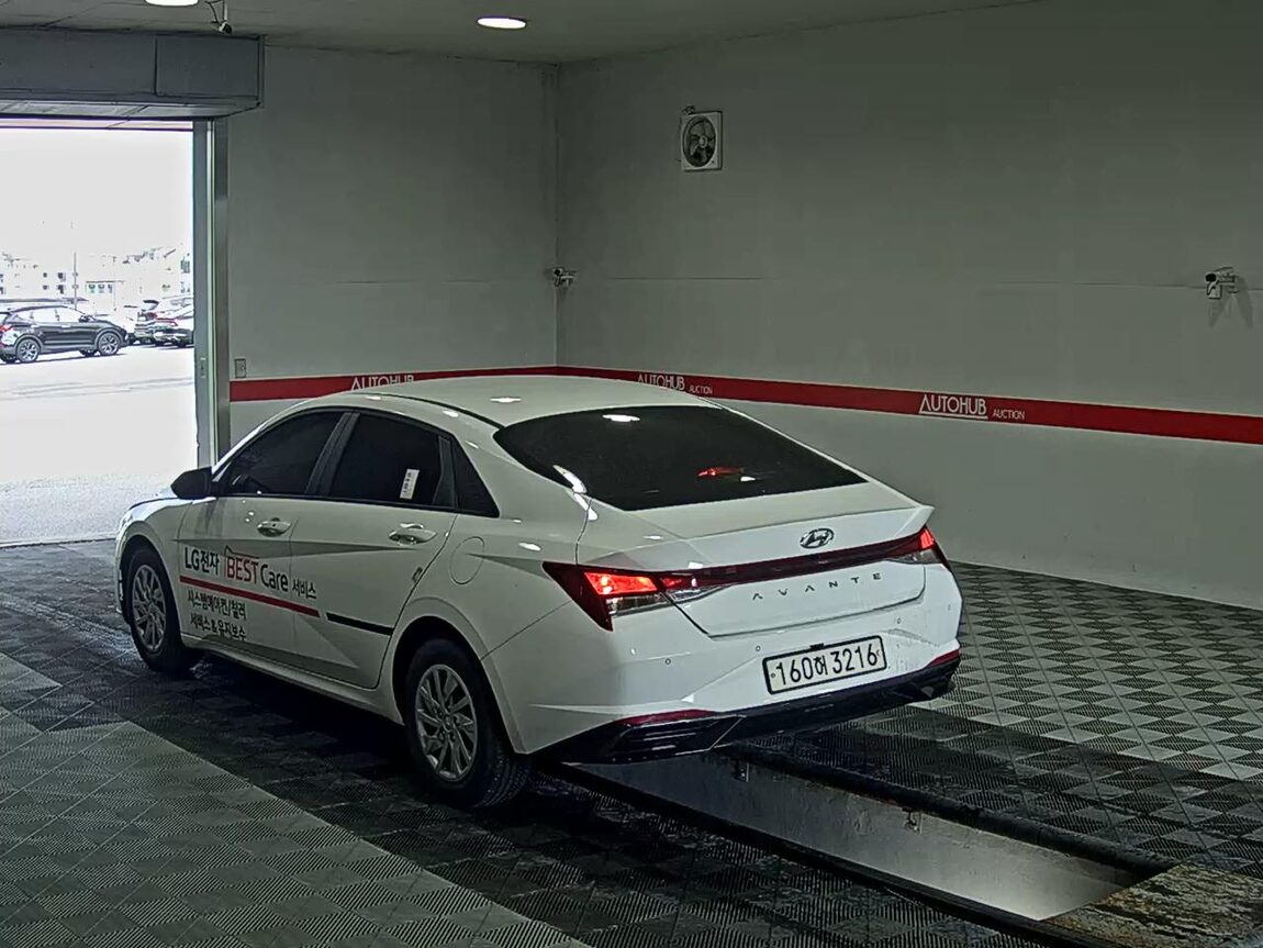 HYUNDAI AVANTE (CN7) 1.6 GASOLINE SMART 2022 - zdjęcie 6