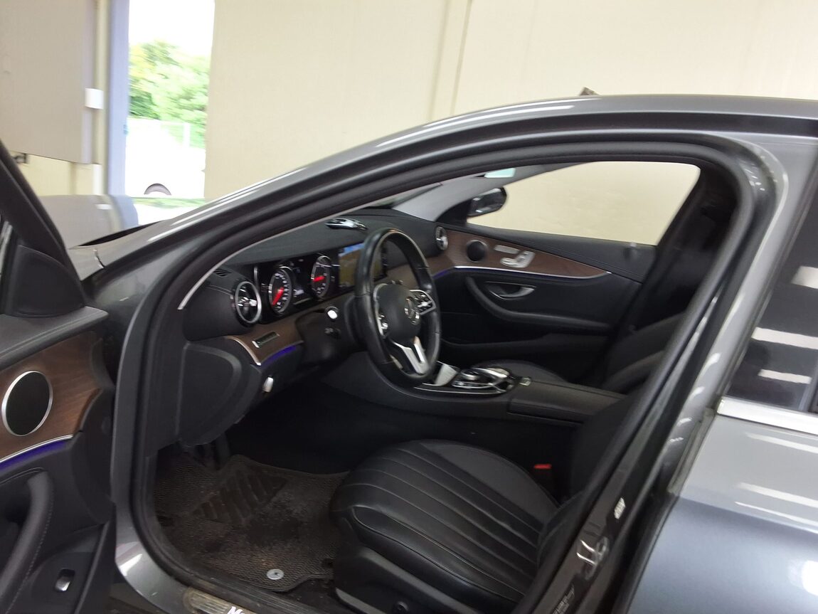 MERCEDES-BENZ E-CLASS (5TH GEN) E220d 4MATIC EXCLUSIVE 2019 - zdjęcie 11