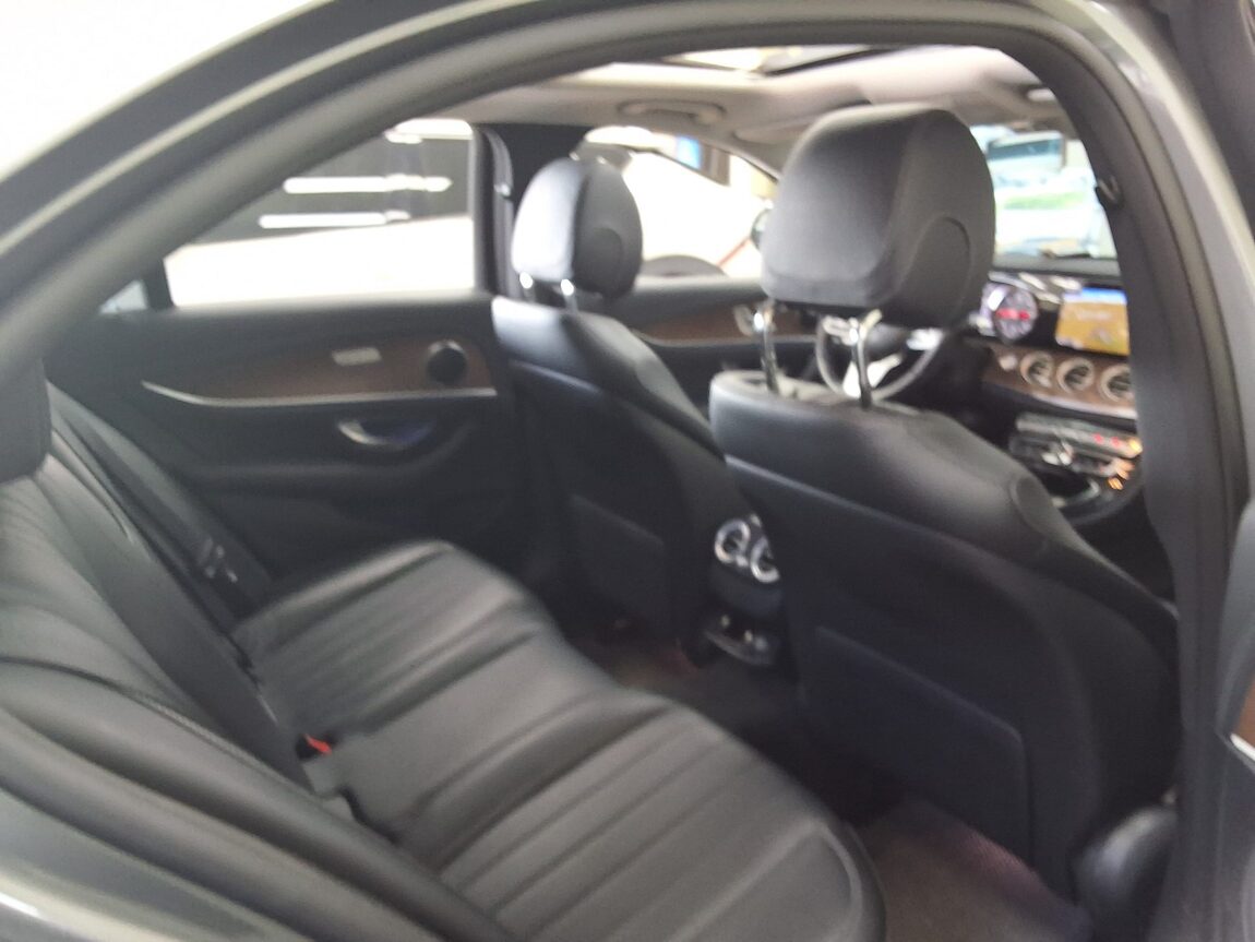 MERCEDES-BENZ E-CLASS (5TH GEN) E220d 4MATIC EXCLUSIVE 2019 - zdjęcie 14