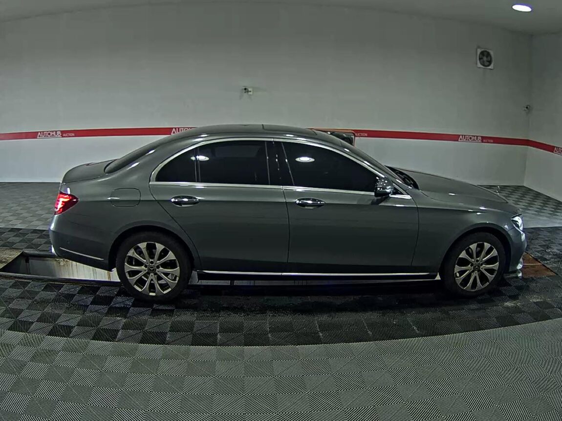 MERCEDES-BENZ E-CLASS (5TH GEN) E220d 4MATIC EXCLUSIVE 2019 - zdjęcie 4