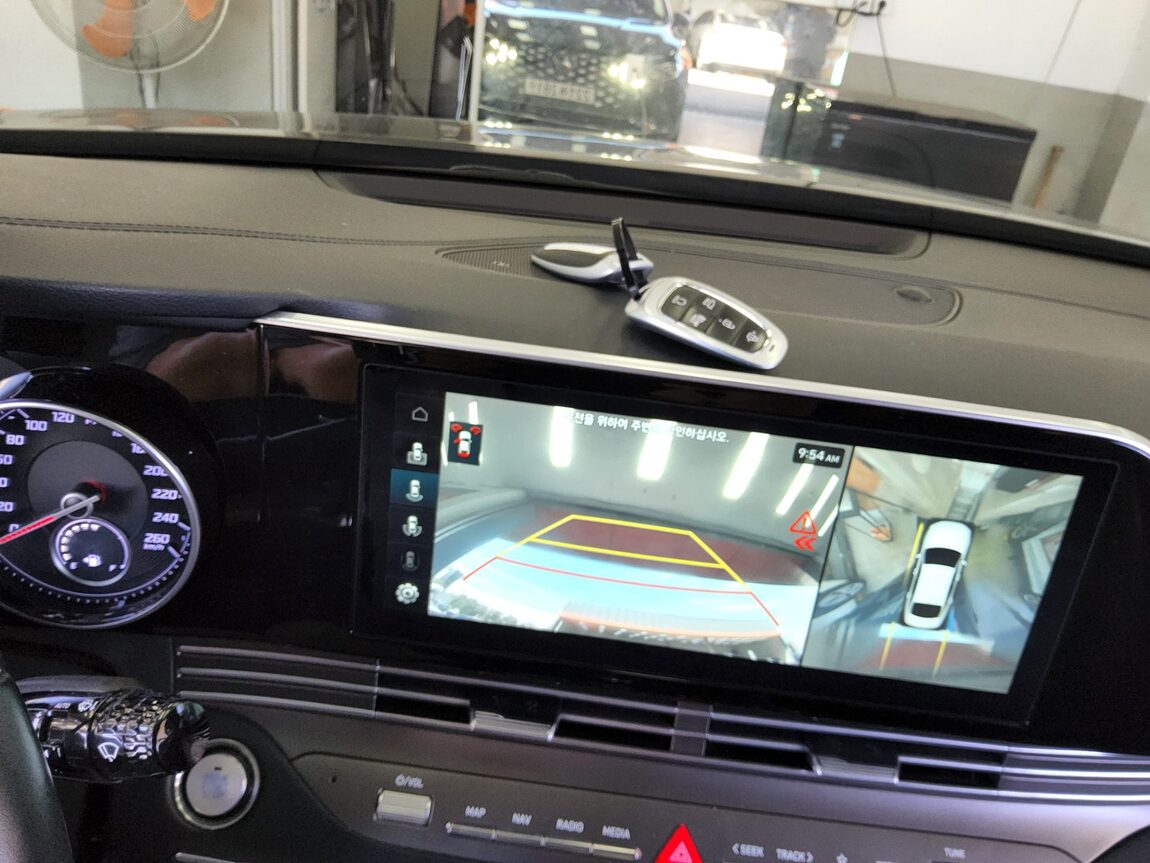 HYUNDAI THE NEW GRANDEUR IG HYBRID 2.4 HEV PREMIUM 2022 - zdjęcie 17
