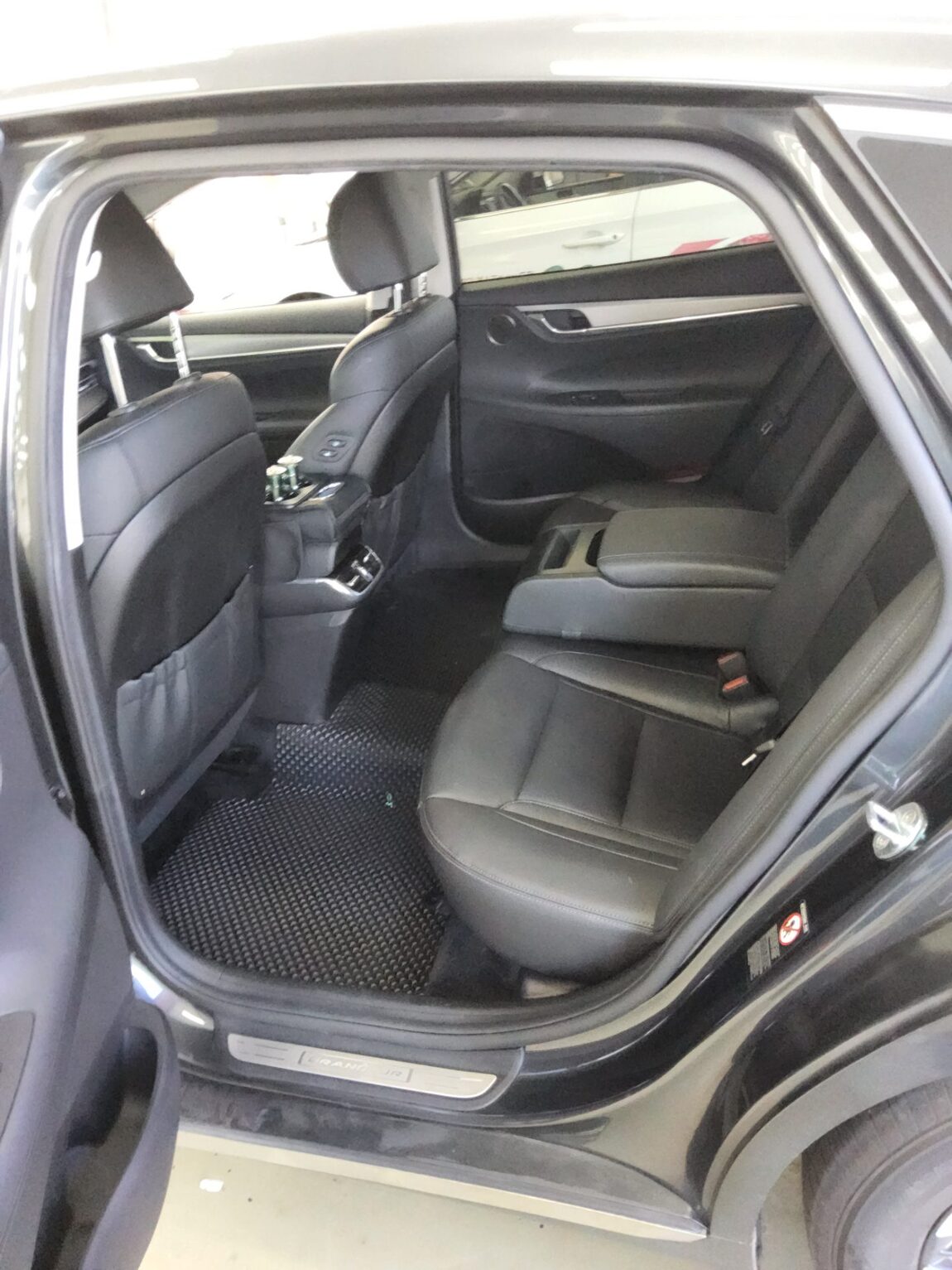 HYUNDAI THE NEW GRANDEUR IG HYBRID 2.4 HEV PREMIUM 2022 - zdjęcie 12