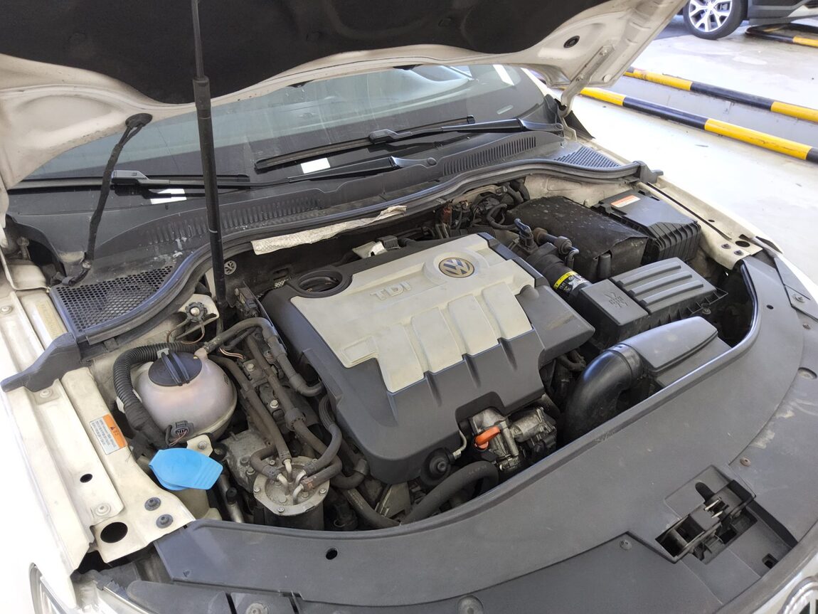 VOLKSWAGEN CC 2.0 TDI 2010 - zdjęcie 18