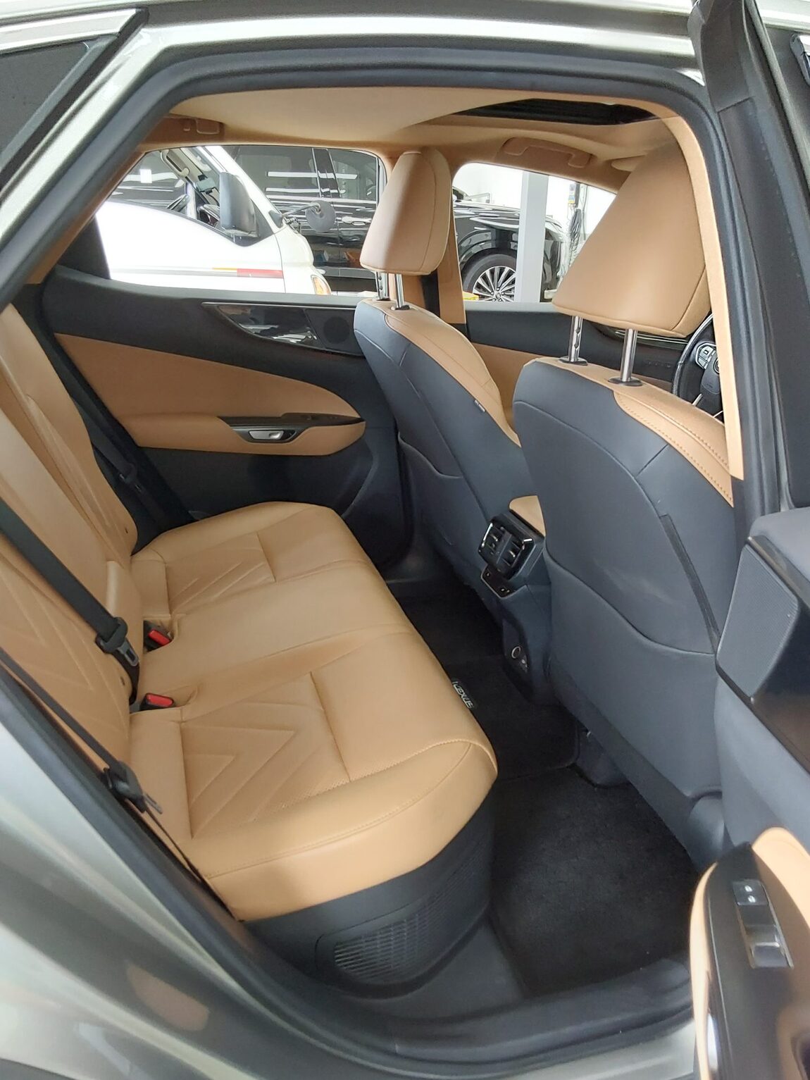 LEXUS NX (2ND GEN) 350h PREMIUM 2025 - zdjęcie 13