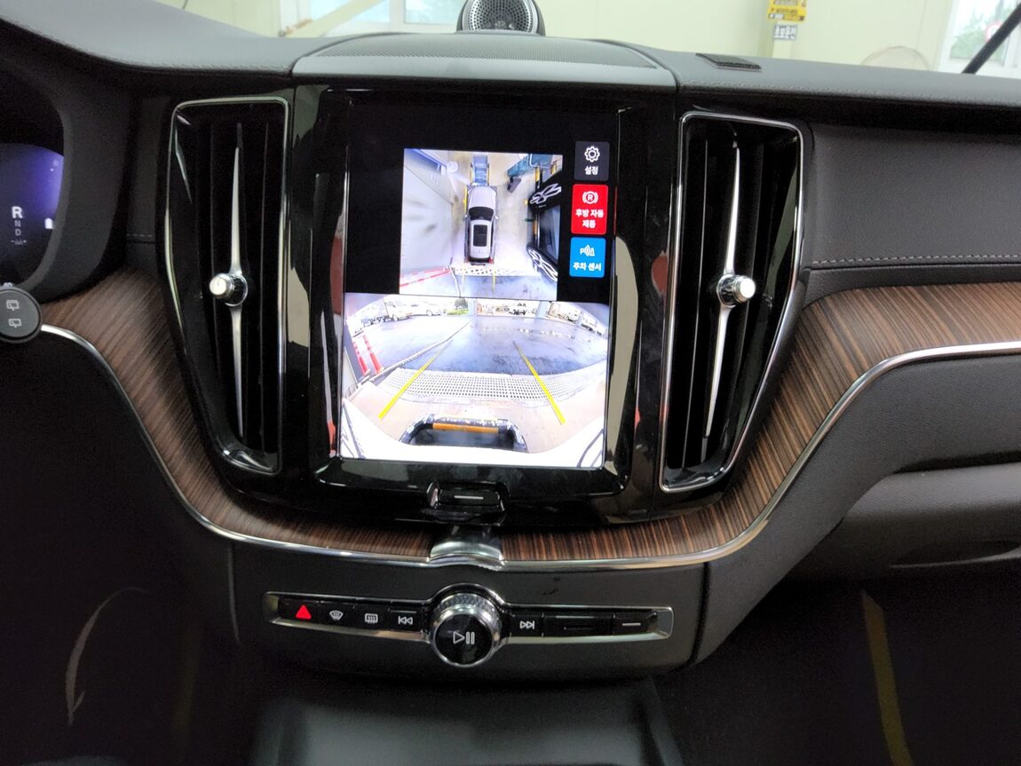 VOLVO XC60 (2ND GEN) B5 AWD ULTRA BRIGHT 2025 - zdjęcie 18