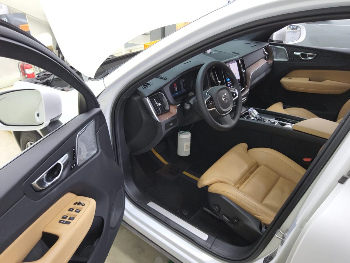 VOLVO XC60 (2ND GEN) B5 AWD ULTRA BRIGHT 2025 - zdjęcie 10