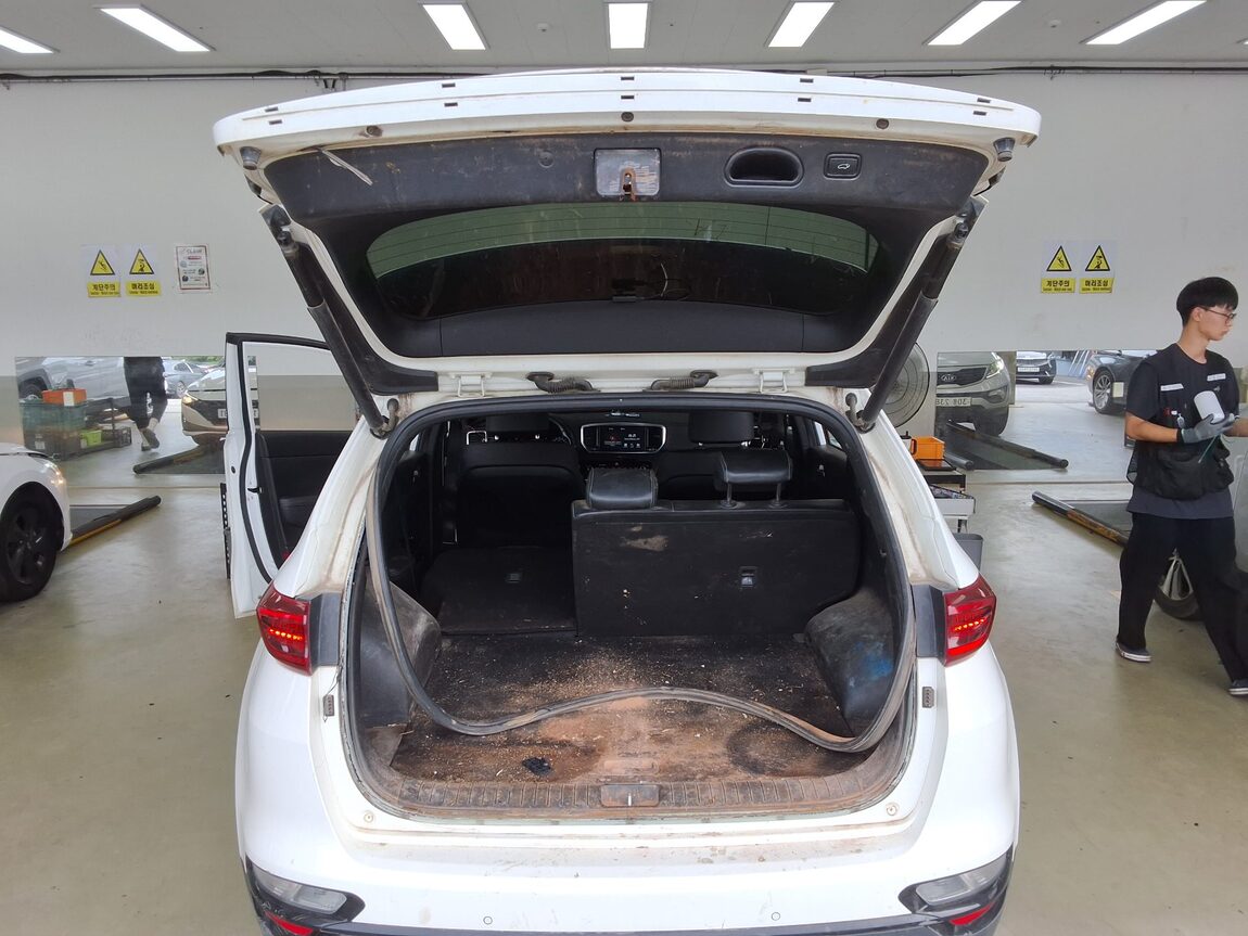KIA SPORTAGE THE BOLD 1.6 DIESEL 2WD SIGNATURE GRAVITY 2022 - zdjęcie 15