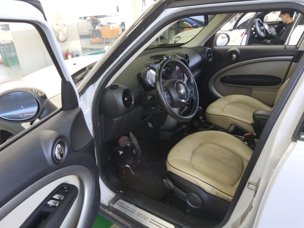 MINI COUNTRYMAN 2.0 D SE 2013 - zdjęcie 10