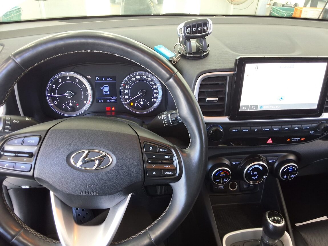 HYUNDAI VENUE 1.6 GASOLINE MODERN PLUS 2022 - zdjęcie 18
