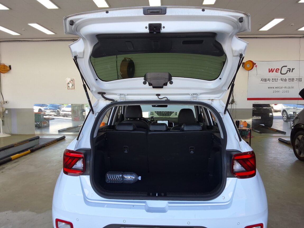 HYUNDAI VENUE 1.6 GASOLINE MODERN PLUS 2022 - zdjęcie 16