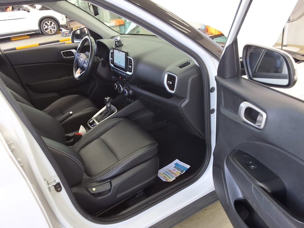 HYUNDAI VENUE 1.6 GASOLINE MODERN PLUS 2022 - zdjęcie 15